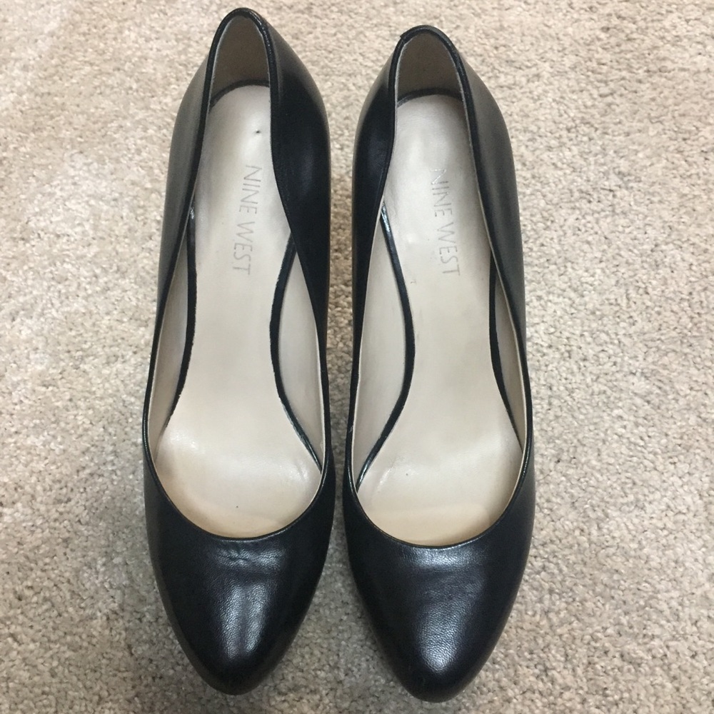 Classic black pumps!